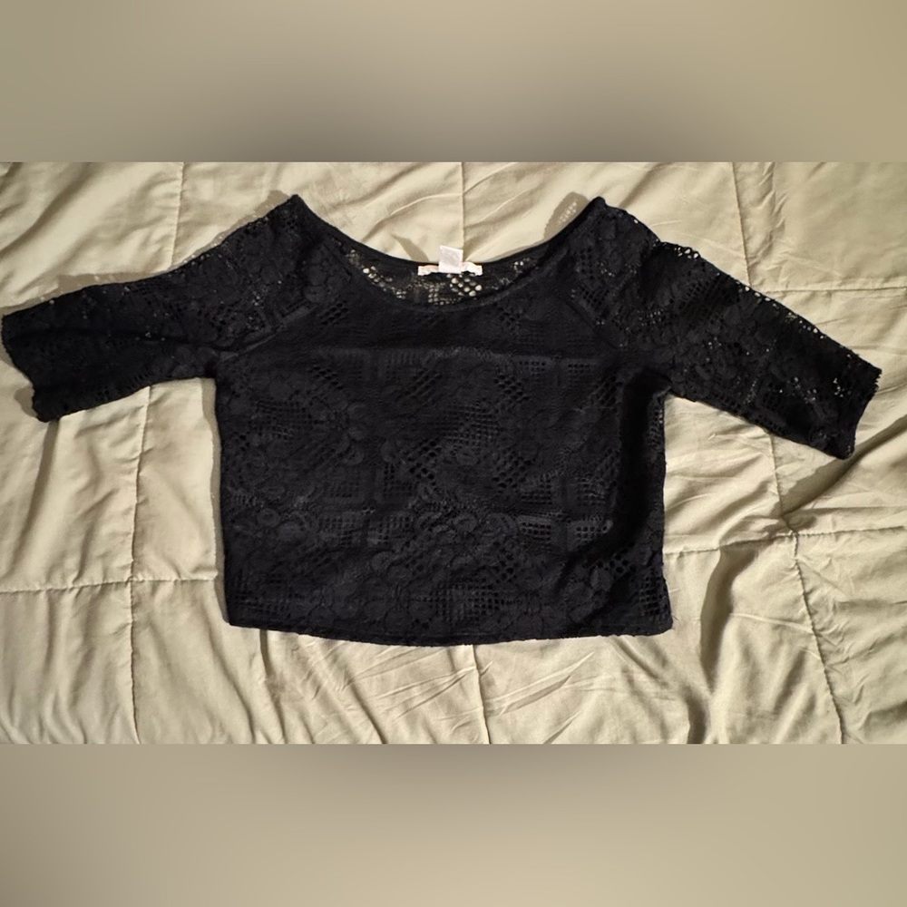 Black 3 quarter sleeve crop lace top